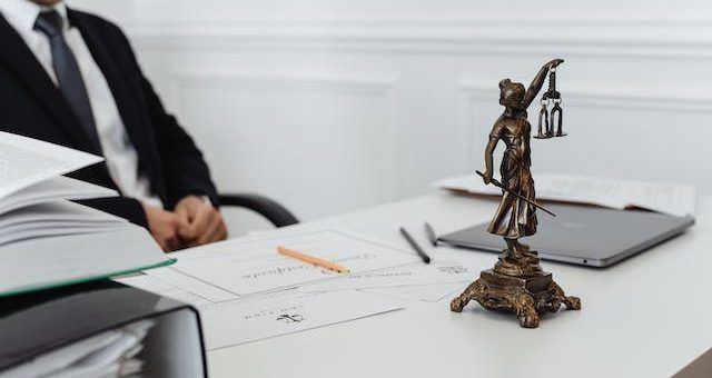 Reclamación de facturas a la administración por contratista